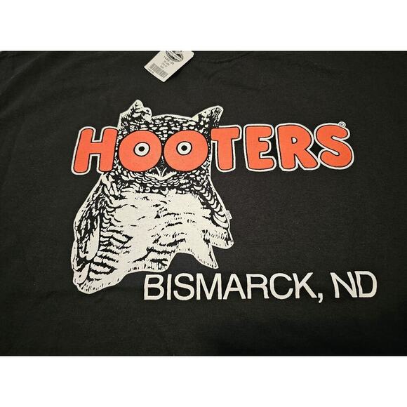 Hooters Bismark ND North Dakota Y2K Classic Logo Vintage Mens Large Deadstock - Picture 2 of 6